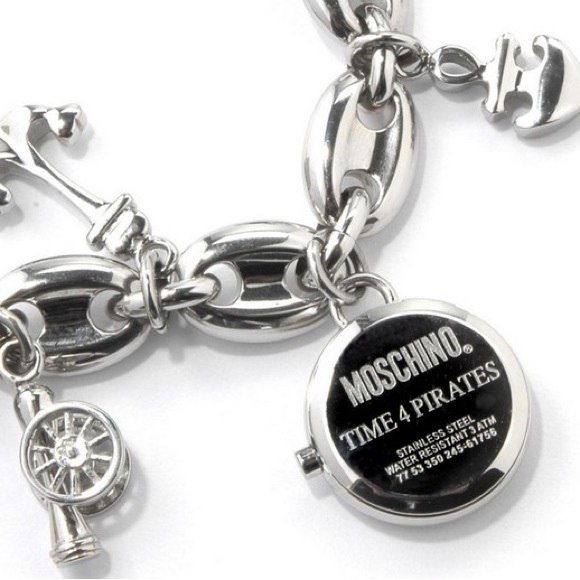 VINTAGE MOSCHINO TIME 4 PIRATES STEEL WATCH IN GREAT CONDITION - Picture 9 of 9